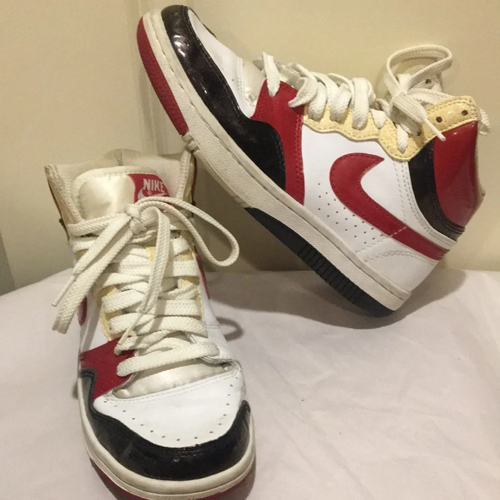 NIKE COURT FORCE women lace up Basketball High tops Sneakers 316117-161 size 7.5